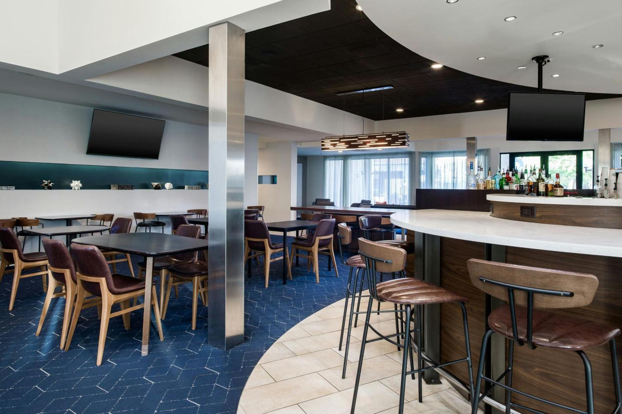 Courtyard By Marriott Phoenix Airport Buitenkant foto