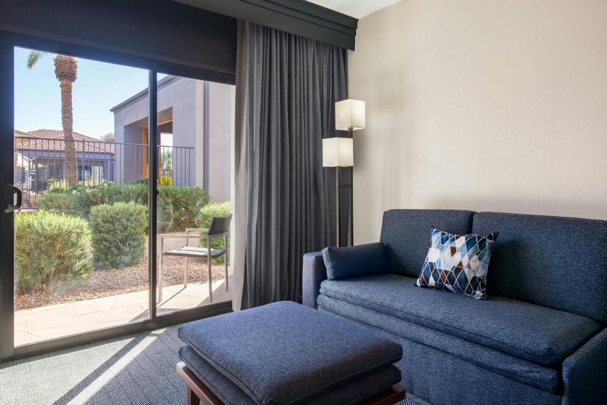 Courtyard By Marriott Phoenix Airport Buitenkant foto