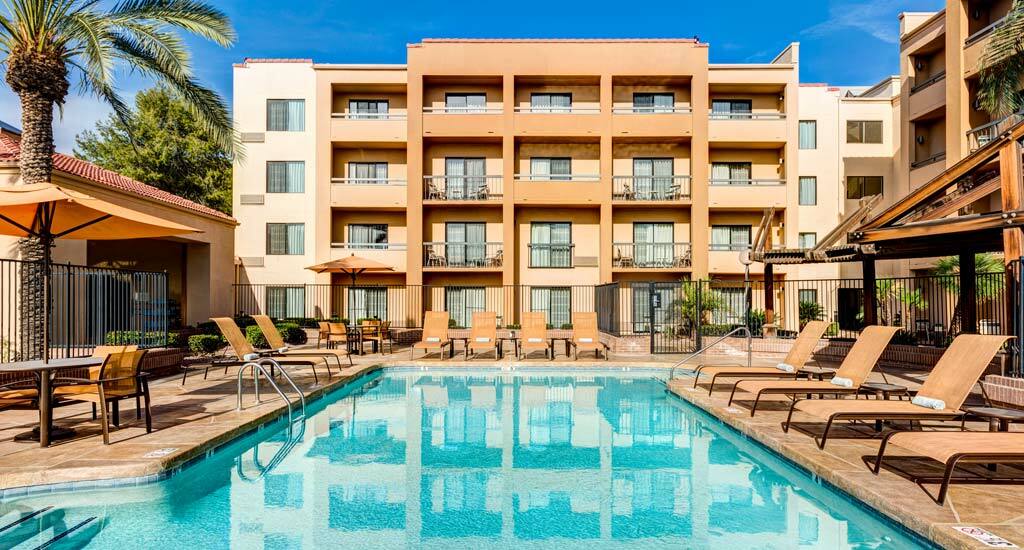 Courtyard By Marriott Phoenix Airport Buitenkant foto